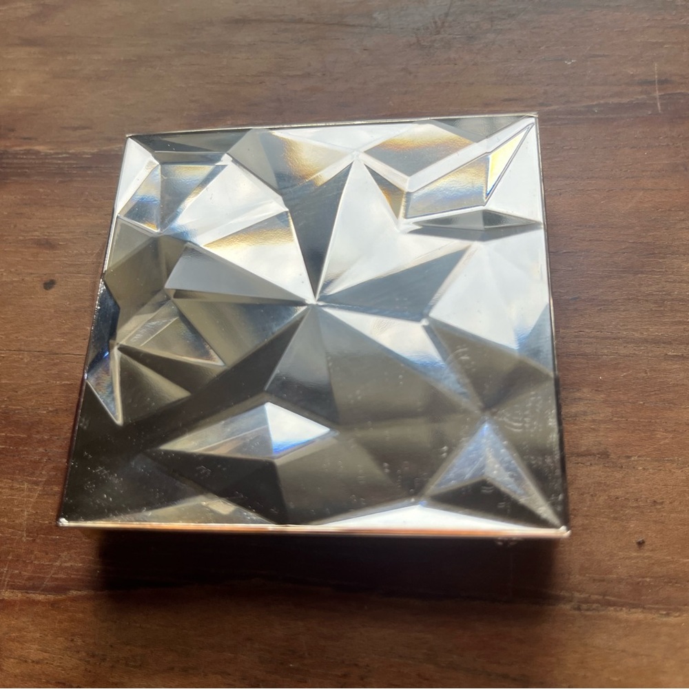 Shiseido Luminizing face;